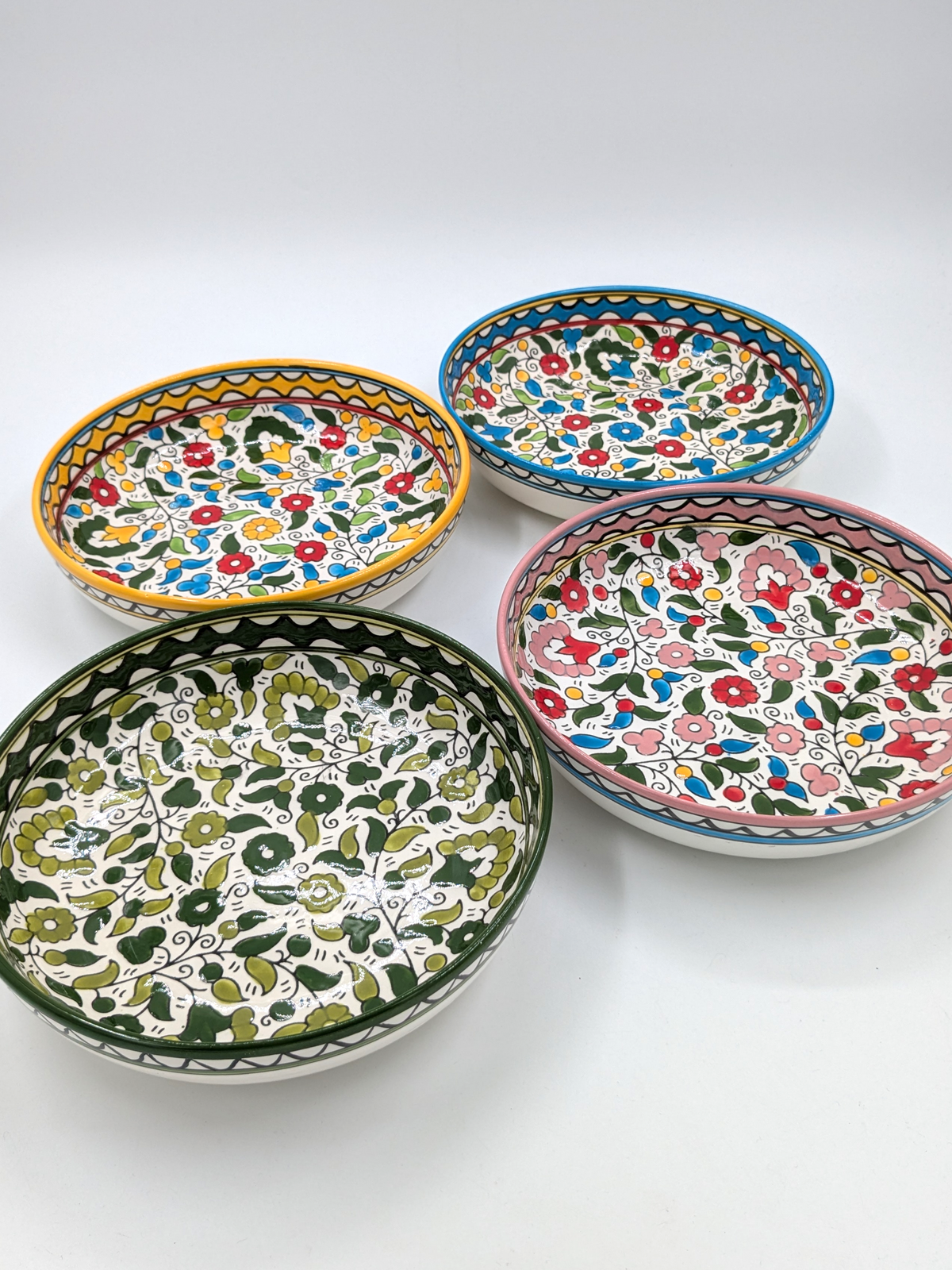 Paquete grande de 4 platos de cerámica palestinos hechos a mano - 23 cm